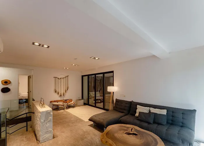 Apartment Stylish 3br Retreat In Serene Luxury Setting *