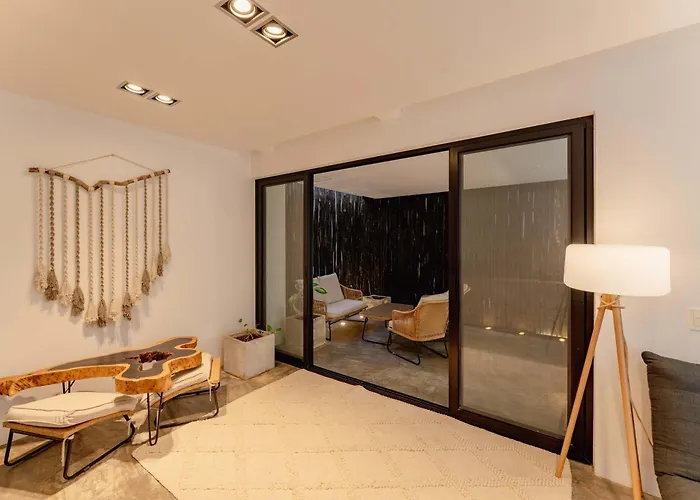 Apartment Stylish 3br Retreat In Serene Luxury Setting