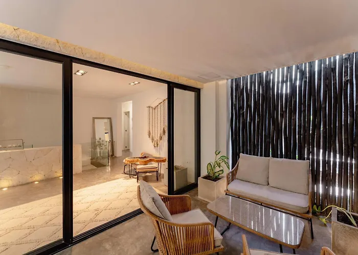 Stylish 3br Retreat In Serene Luxury Setting