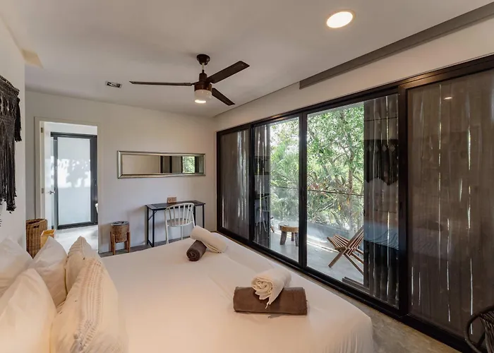 Stylish 3br Retreat In Serene Luxury Setting Apartment