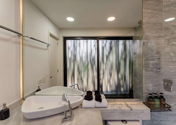 Apartment Stylish 3br Retreat In Serene Luxury Setting